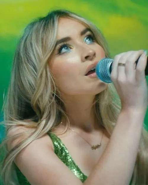 Sabrina Carpenter by Fiorentinni