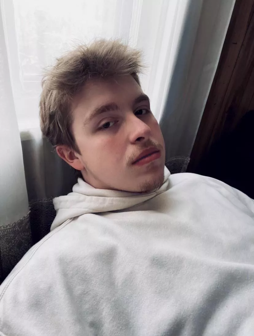 Single 20 years old posted by Plane_Designer_6970