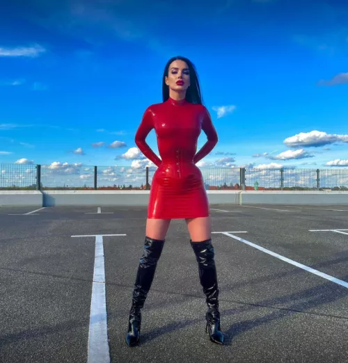 so shiny in public by MommyUV_2024