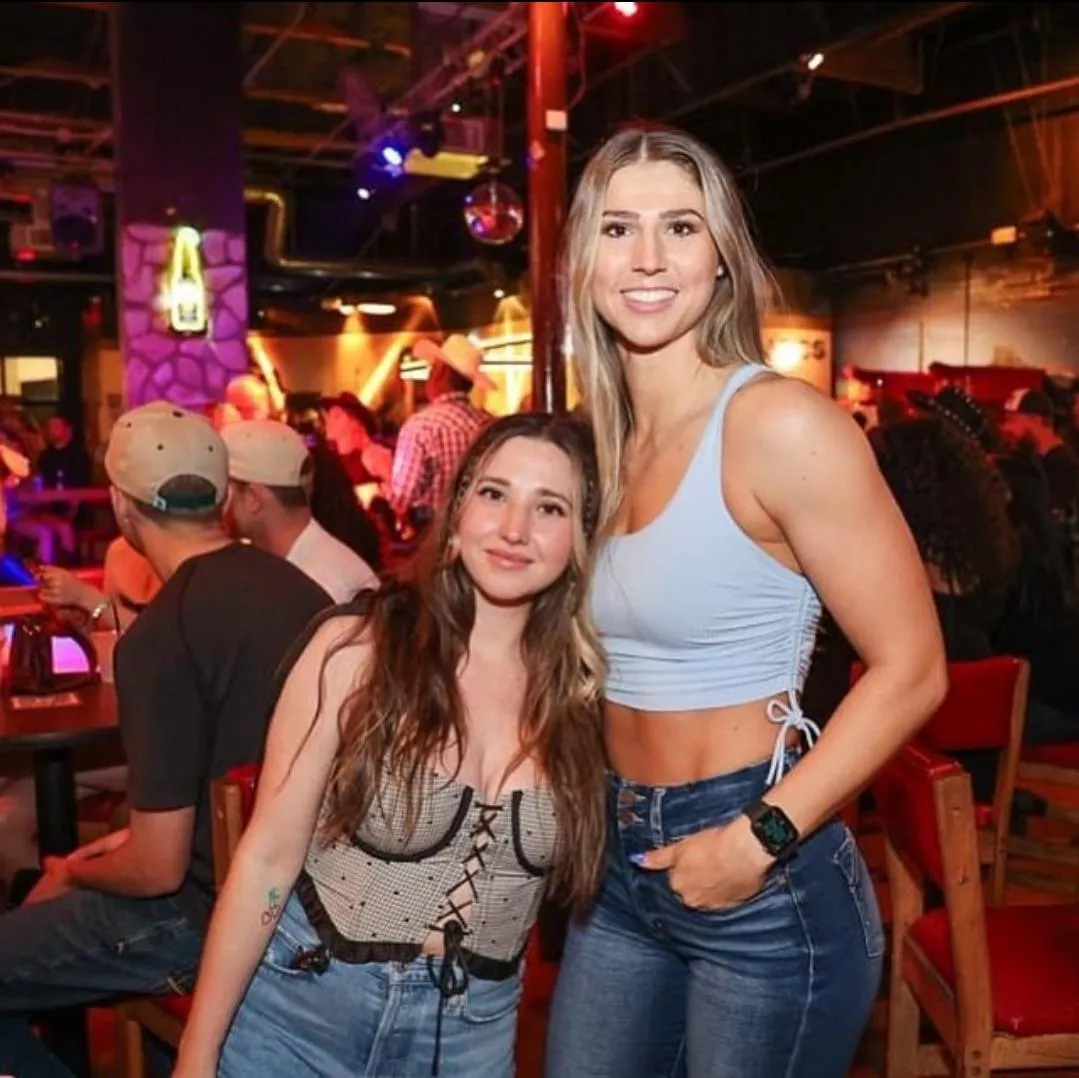 Tall blonde  posted by TheHeartfulDodger