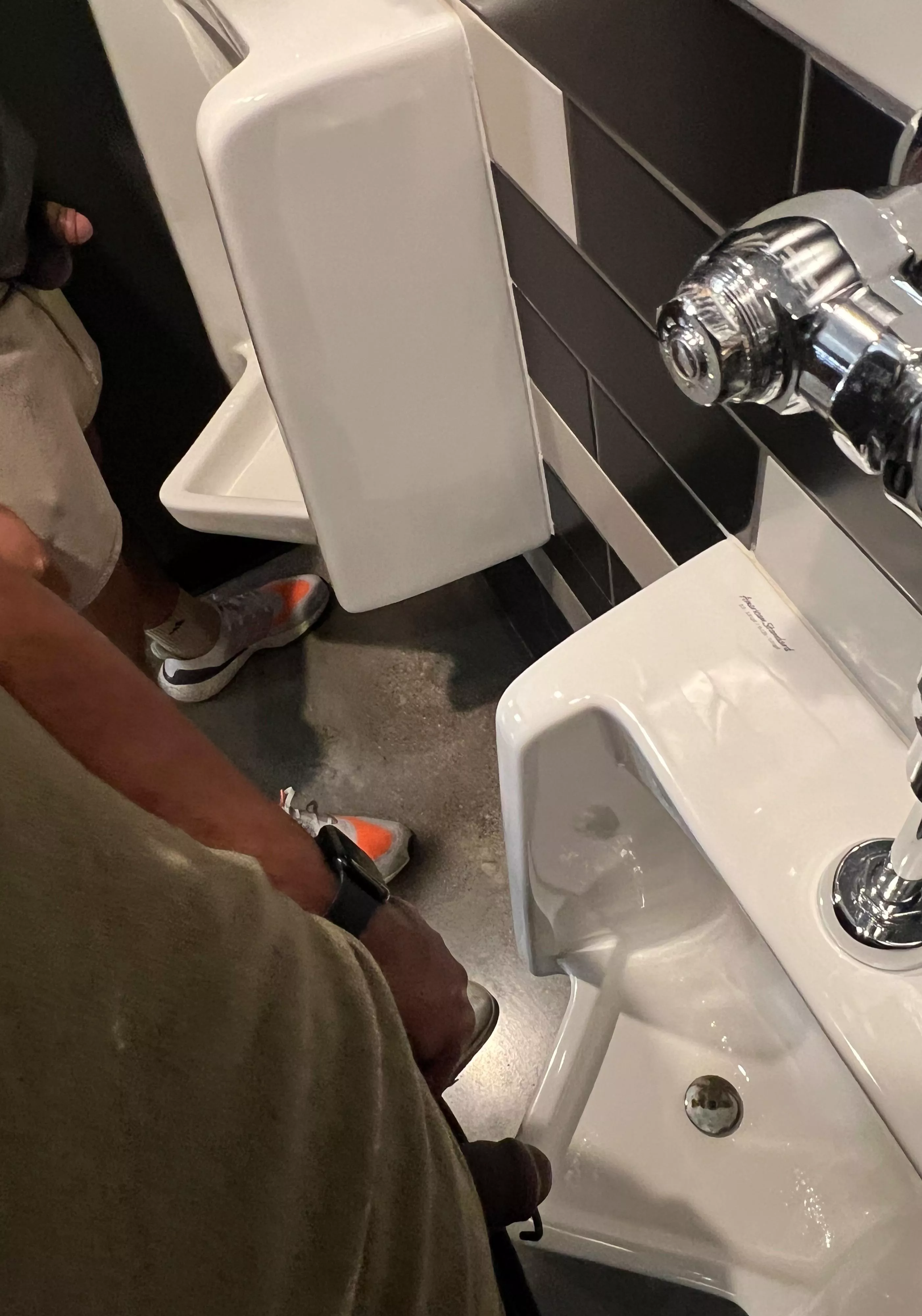 Told me to take a quick cock shot when he saw there was no divider 😅 posted by Next-Box1274