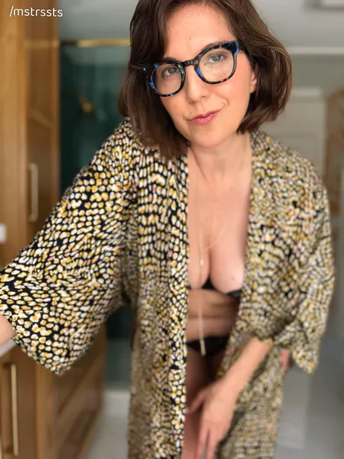 Eyes on me (f48) by mstrssts