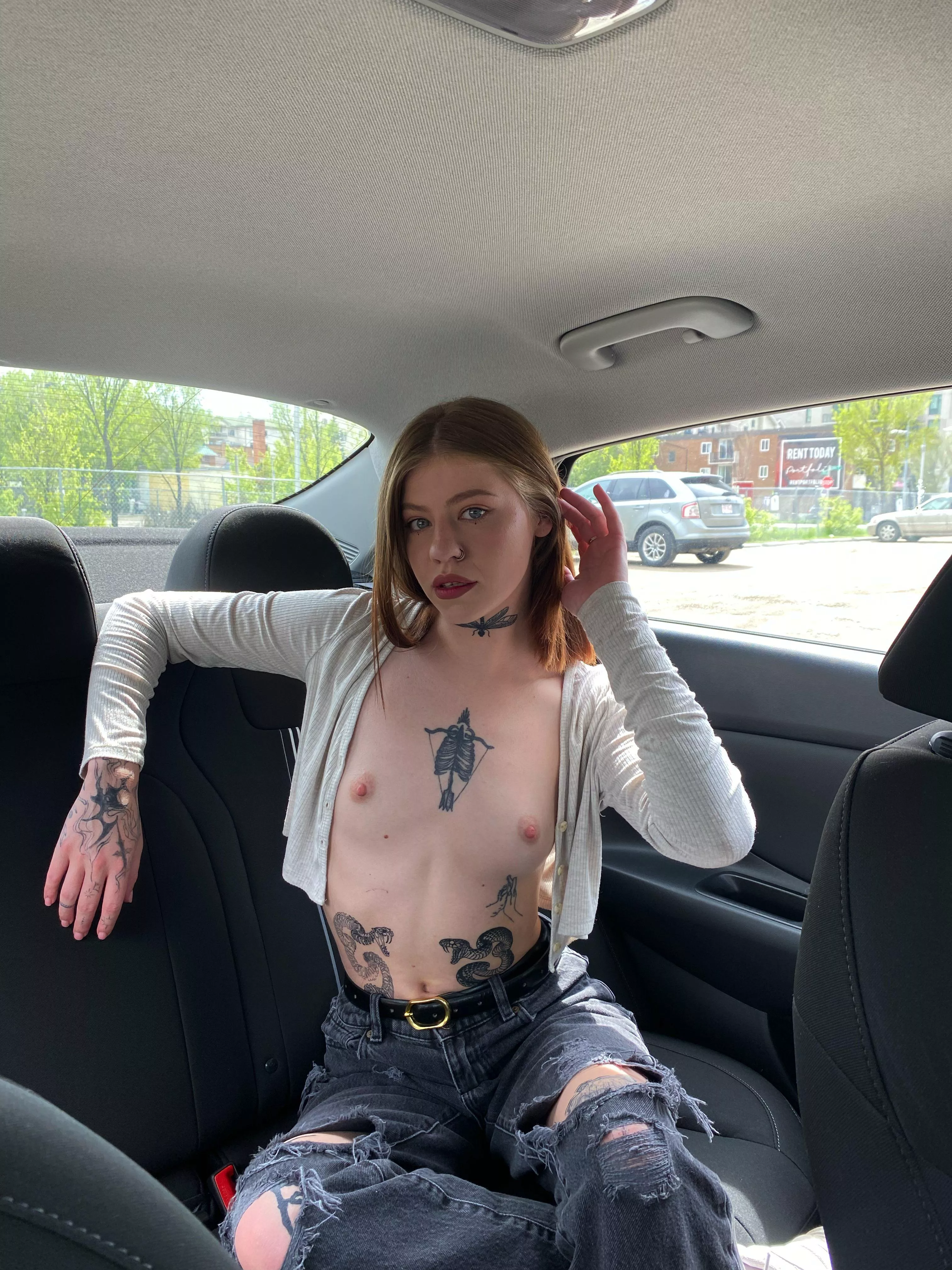 I like to shake my tits in the car posted by Mari_Yummy