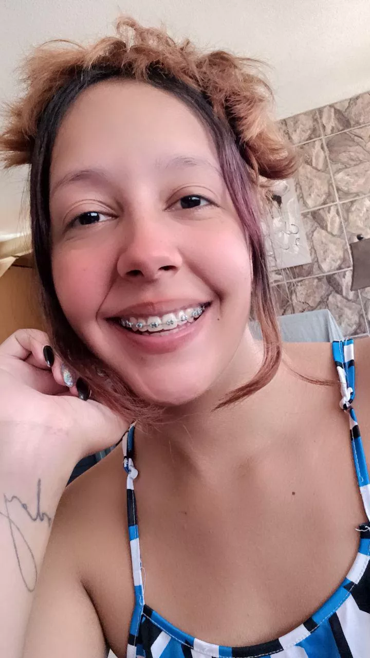 Just a pretty blushing face posted by rossweetie_