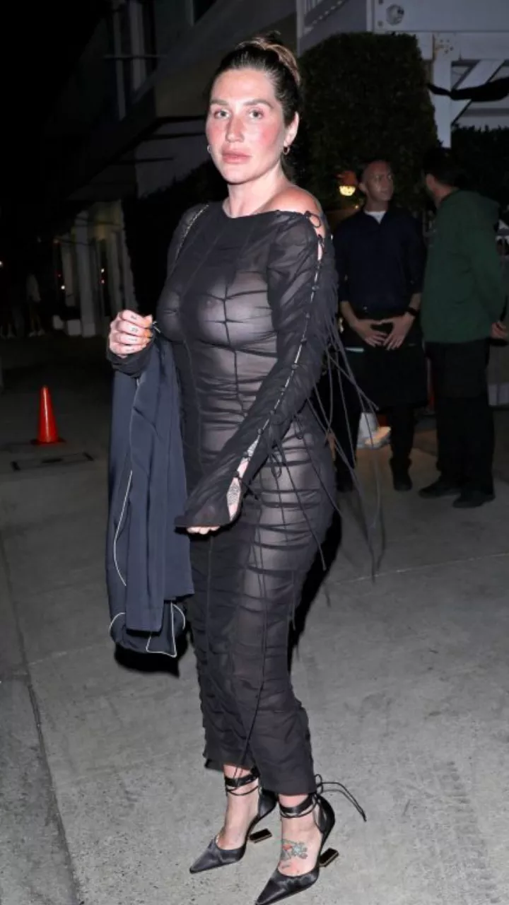 Kesha went braless in public and looked embarrassed posted by brown3cake