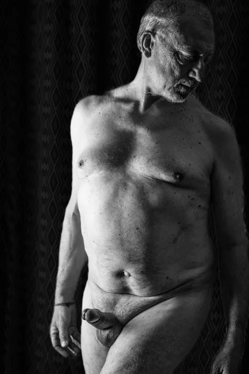 Look away (male torso) by vivastraimages