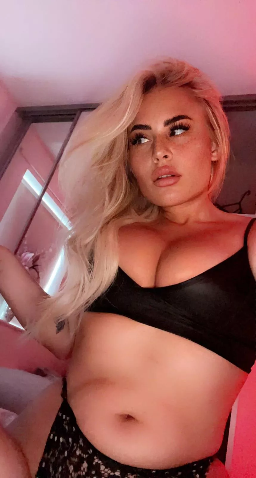 Would you do me without a condom or is it not worth the risk daddy?
 posted by HereUntilSunday