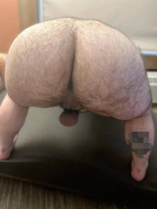 (40) Happy HumpDay!!!! Daddy wants to feel ur tongue all the way up inside me by bigmikemccarthy