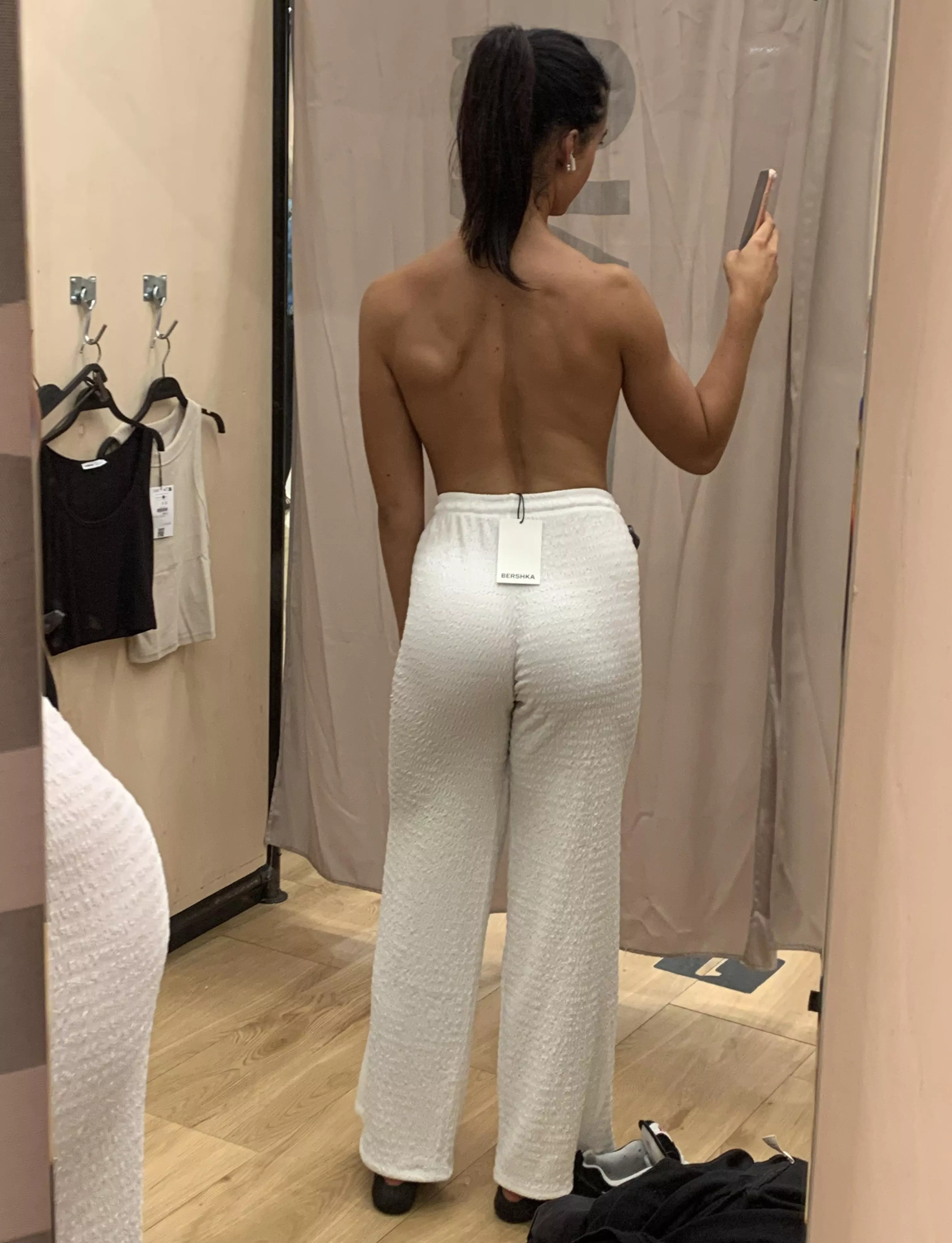 Come inside of my changing room posted by lovelybeautyx