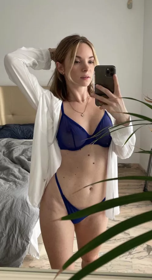 Do you like blue? by BarelyEmily