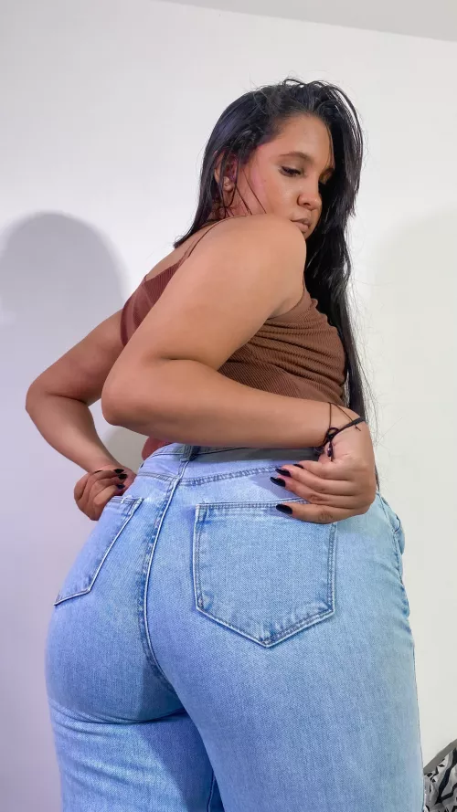 Do you like rigid or elastic jeans? by tifannyofg_