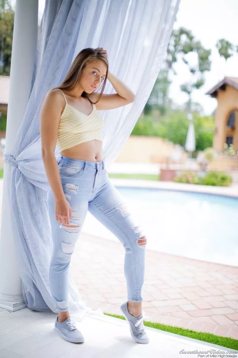 Gia Derza posted by assclown616