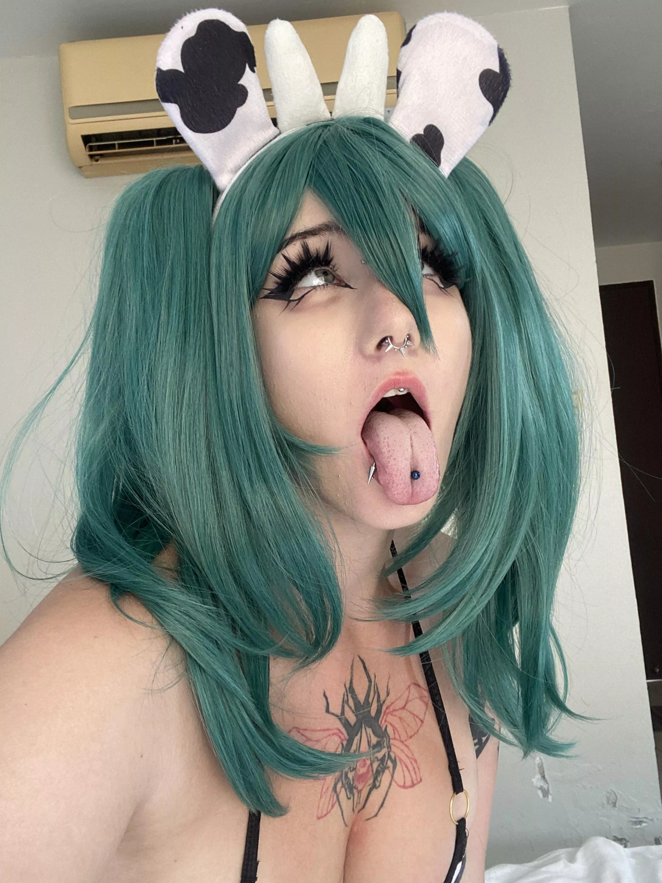 Goddess Ahegao reveals her sensual secrets posted by hellinnlove
