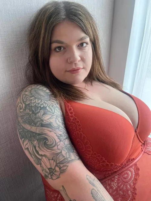 I am told I am definitely busty! (F) 29 by dd_queen1