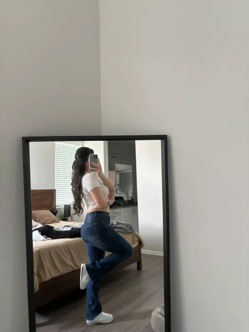 I love how this jeans fit my legs and butt well by mellovesyou69