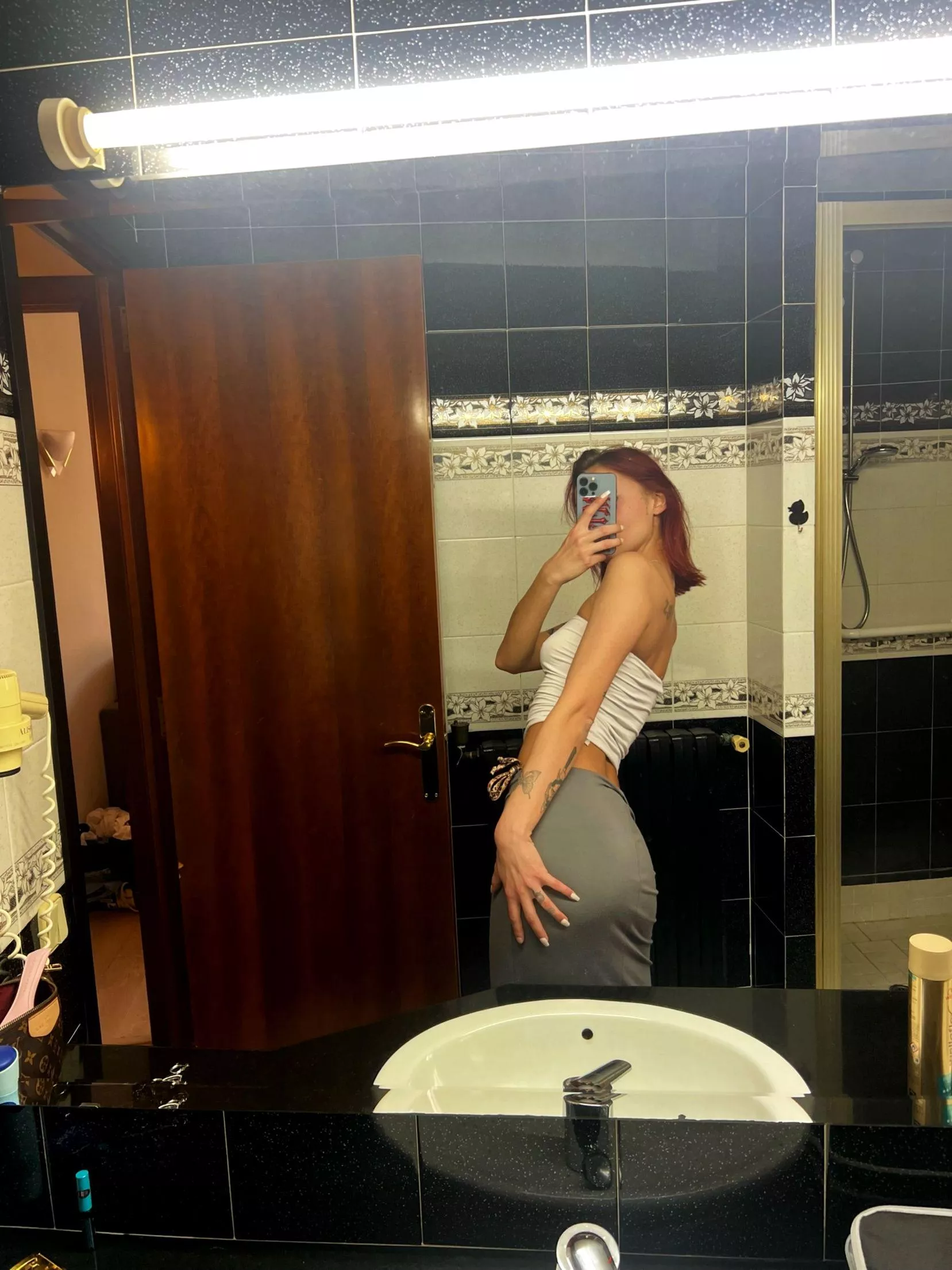 i'm the redheaded beauty waiting for you to make a move posted by Leni_Lust