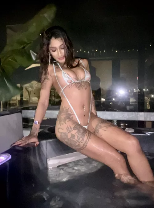 Is it weird that I want to try an older guy now? by sobeautiful_x