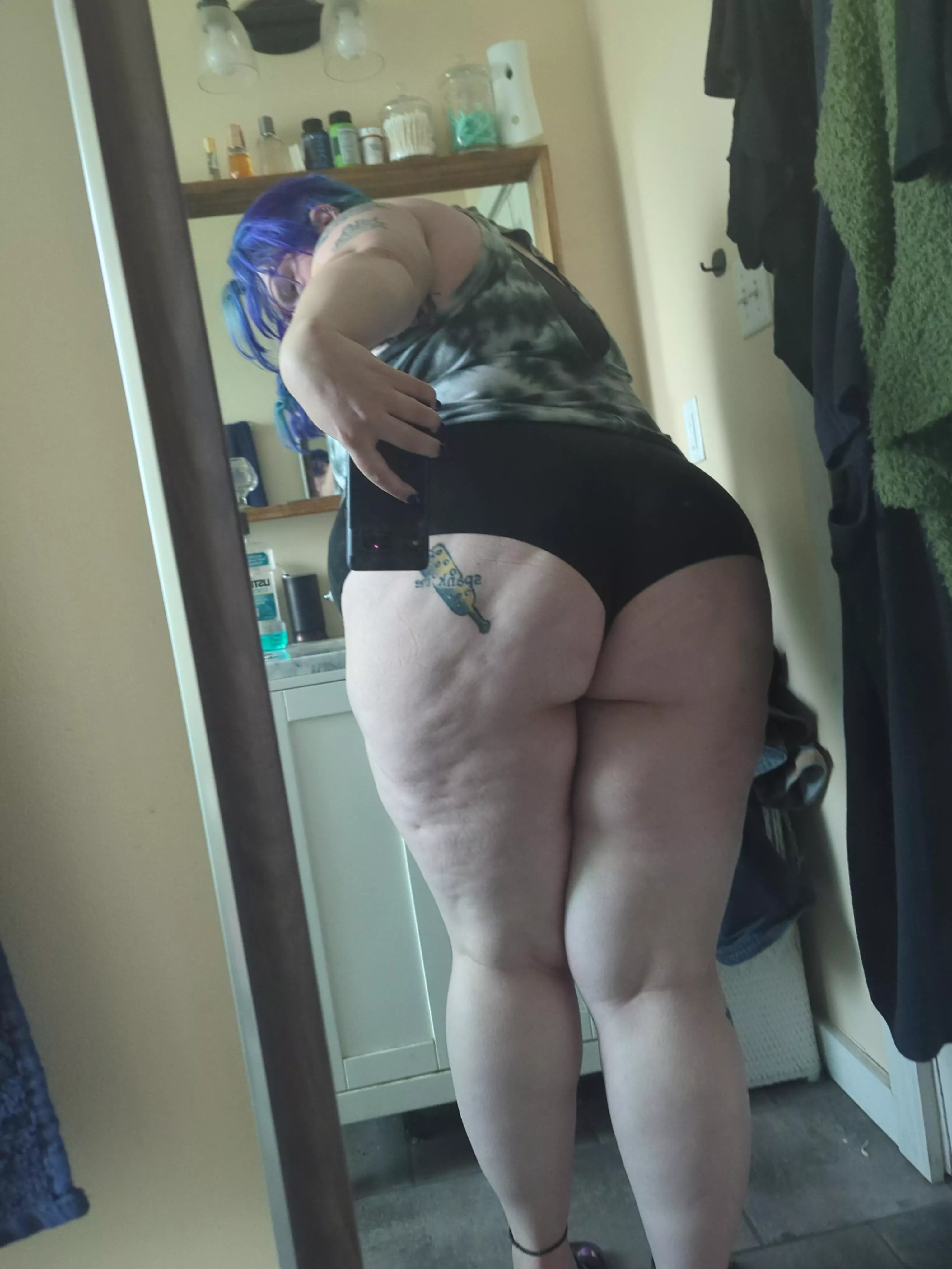 My ass looks so good  posted by flannelinstaches