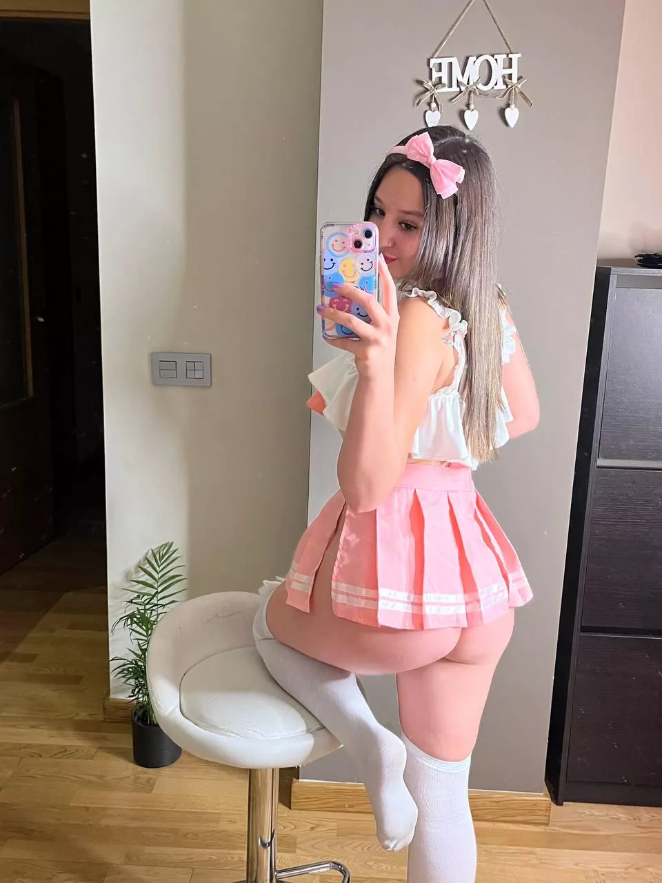 My skirt is too short 🙈 posted by AccordingStretch1639