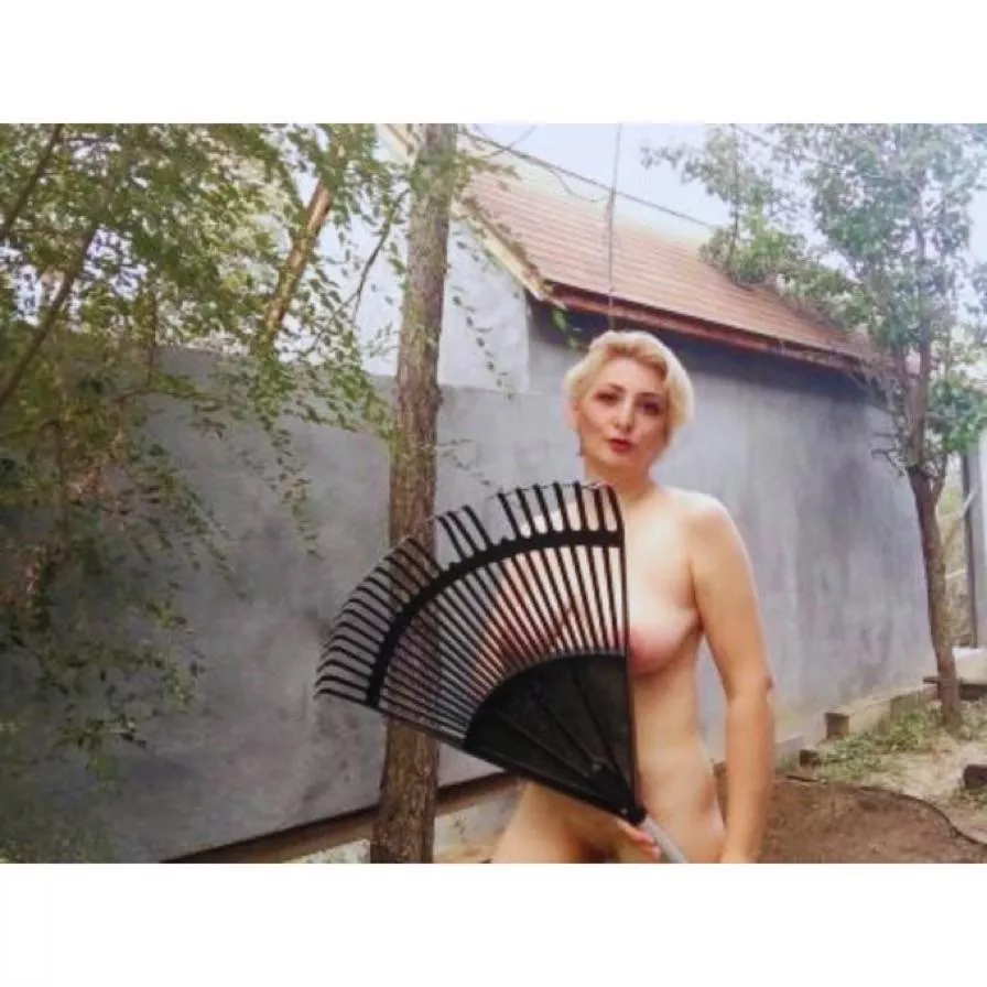 Need yard work done? Hire me, I won’t leaf🍃 until the job’s done❣️😁😂 posted by NancyJustNudism