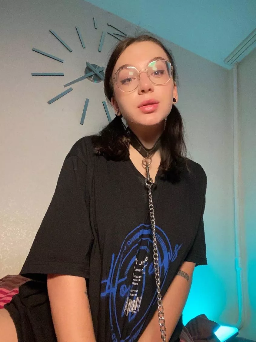 On a leash I'll be the most obedient bitch posted by celty_sturluson_d