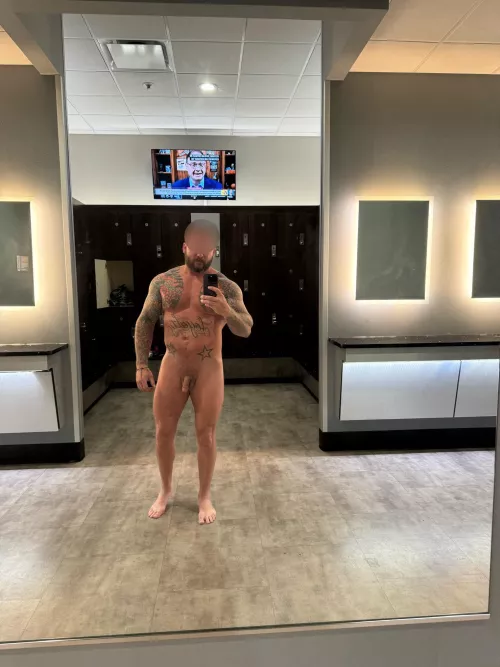 Quiet in here today, just have to hang out…. by Tempsoicanupvote