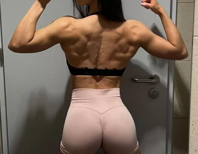 ripped back by linasphysique_