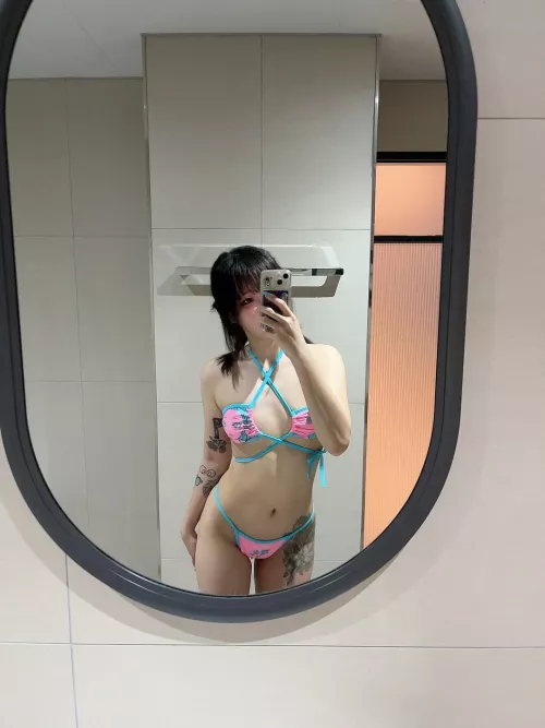 what caught your eyes first?
 by PhotoWorth