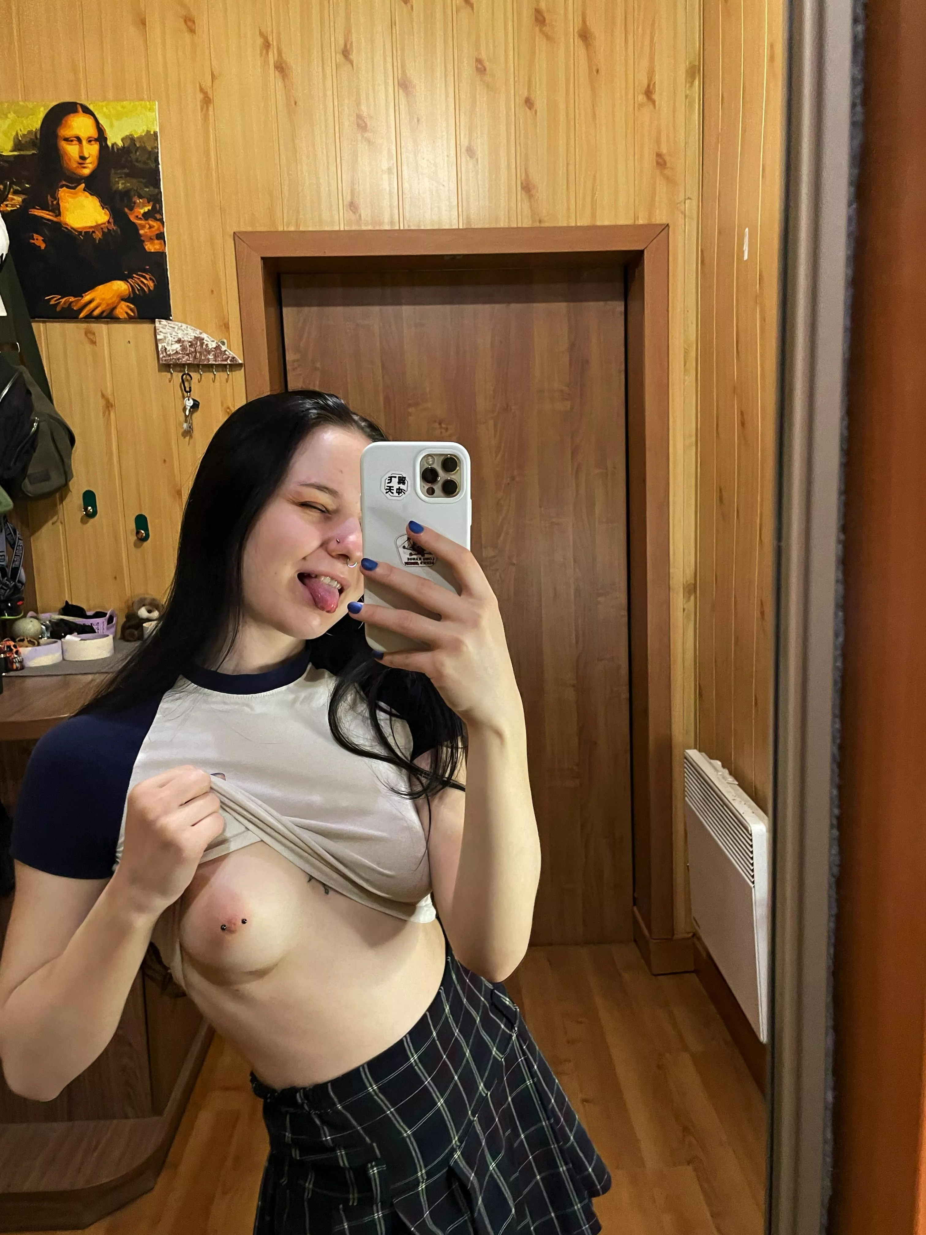 Would you consider dating your next door posted by RoxySweety