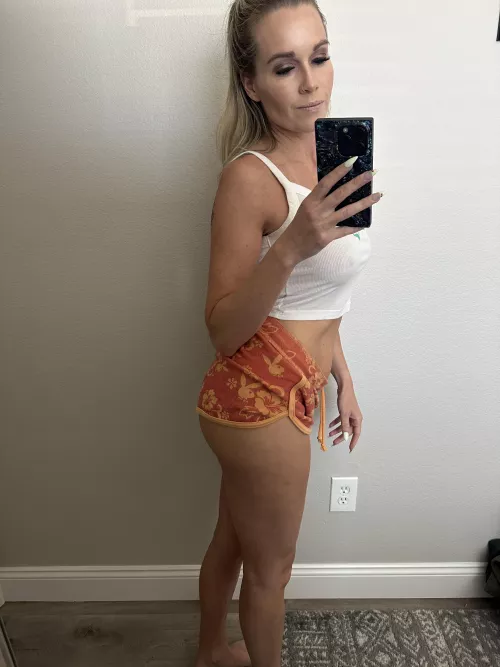 would you do me raw in front of this mirror? by hotwifesierra