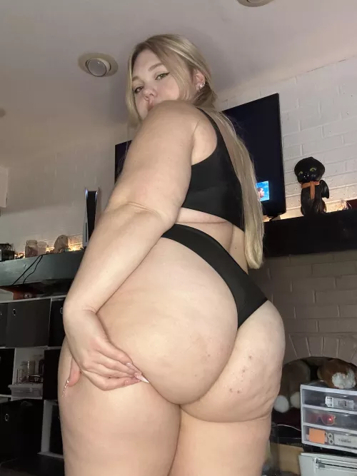 Am I too chubby by lxves_