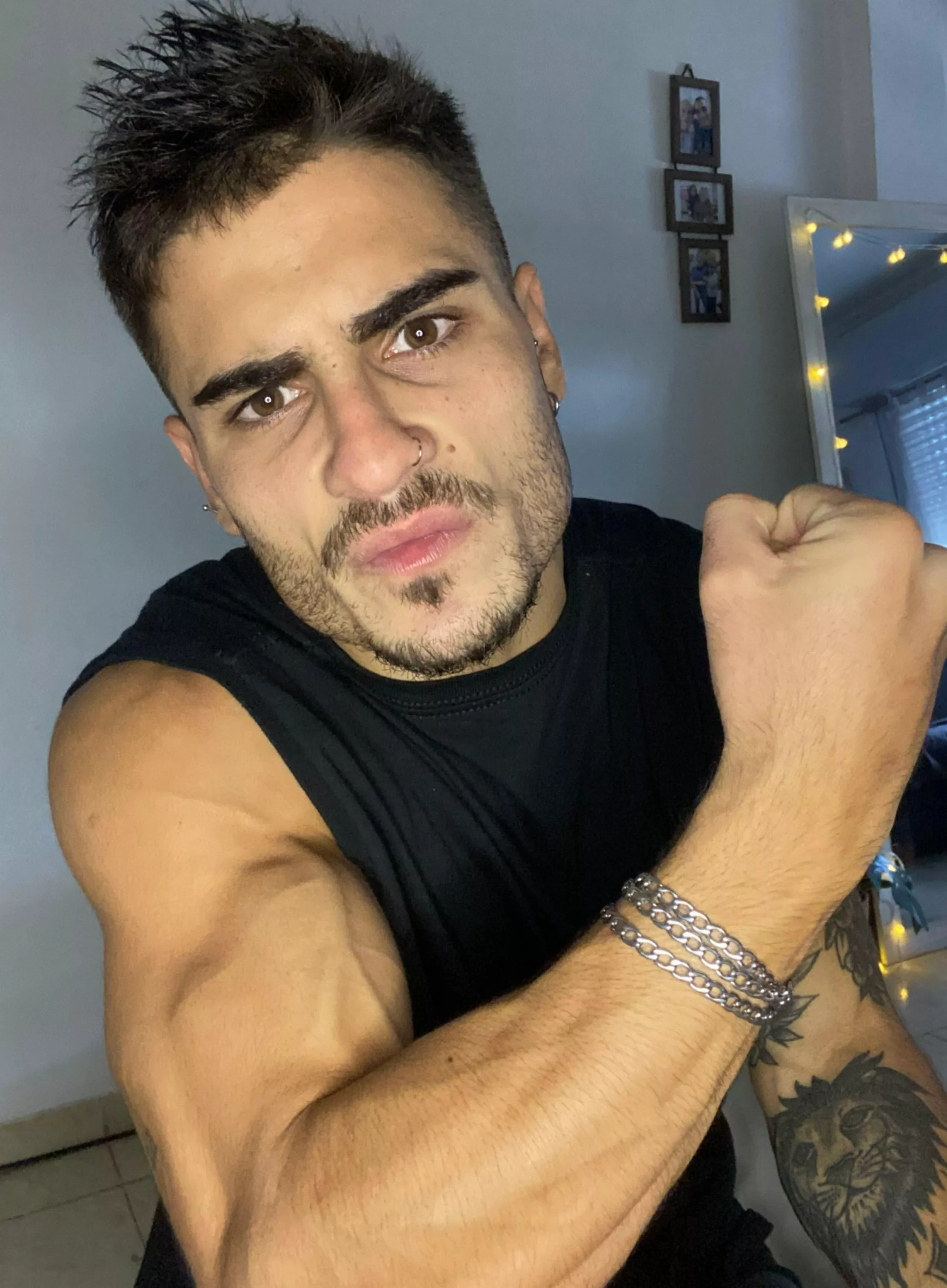 Are you ready to worship the king of cockiness? posted by OlieTheKing