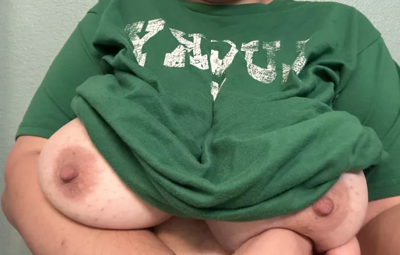 Can’t think of a title for this one… 🤔 by Economy-Coat-8265