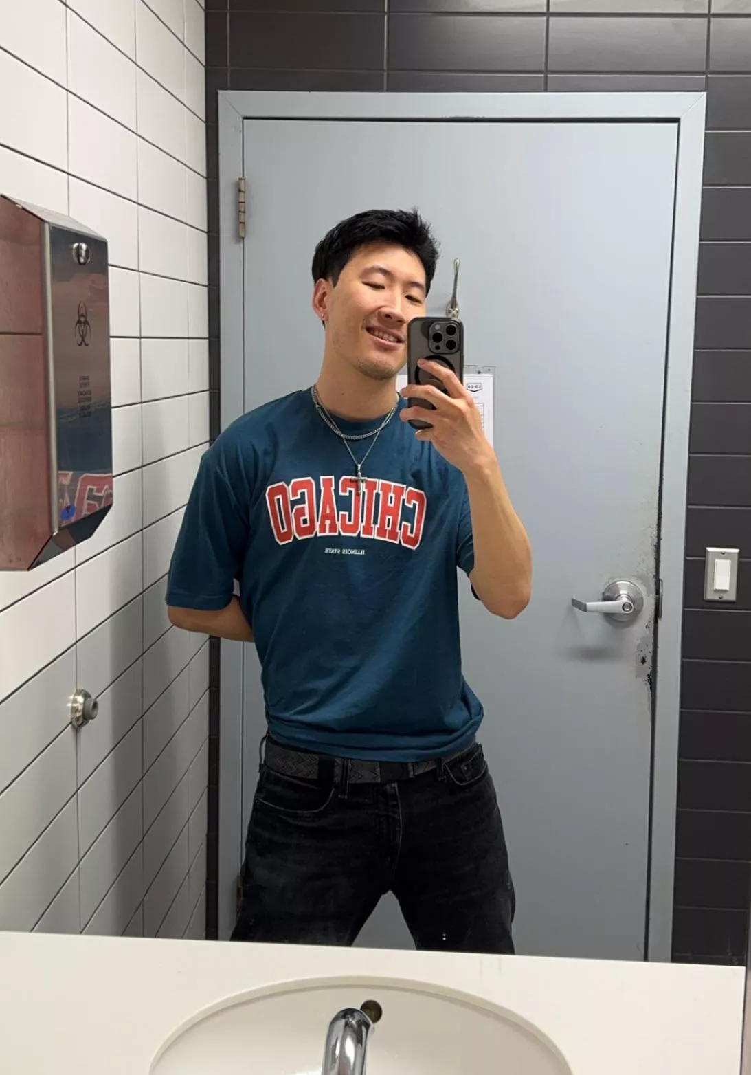 Gas station selfie lol posted by toogoodtobetruedude