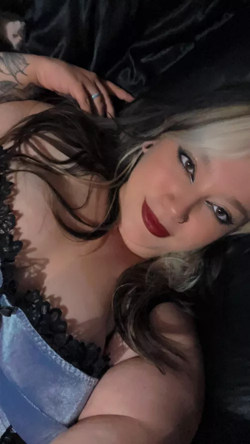 Hope everyone has a good and safe weekend 💕 anyone can message me 😇 by Primary_Eye_493