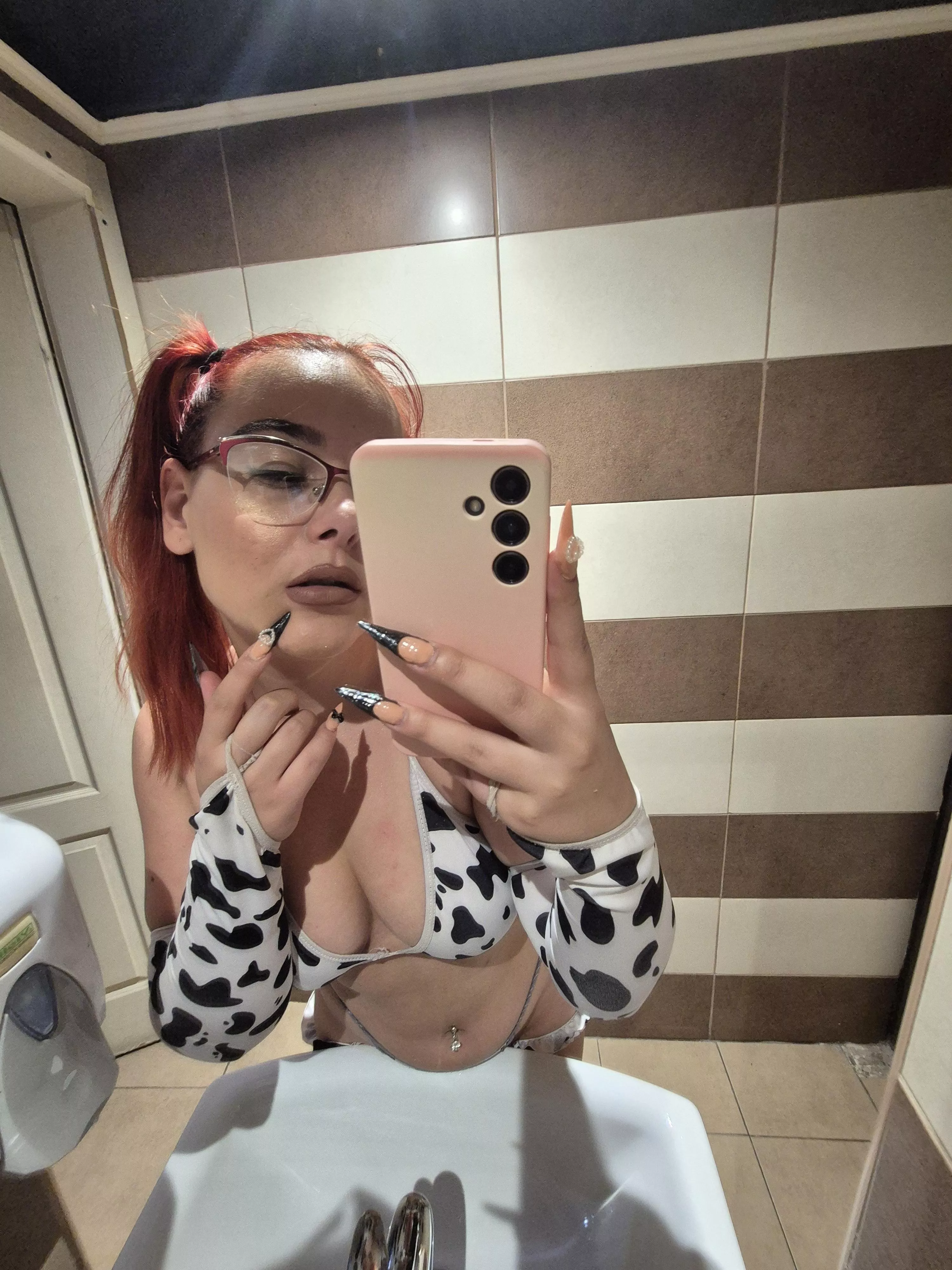 Im just offering something to eat… posted by Icy-Mouse5342