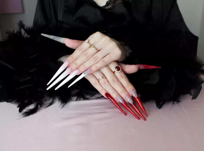 Love this combination of nail colors by Allison_Jae