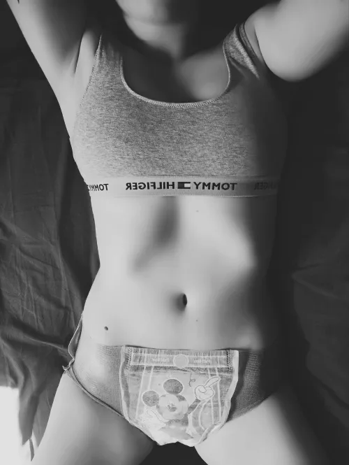 Mickey pull-up day! 🫧 by metalicorne