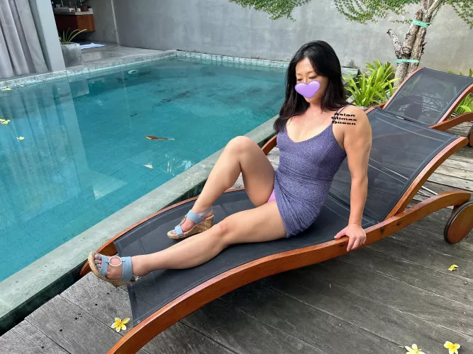 Muscle mommy at your service  by Asian_Climax_Queen