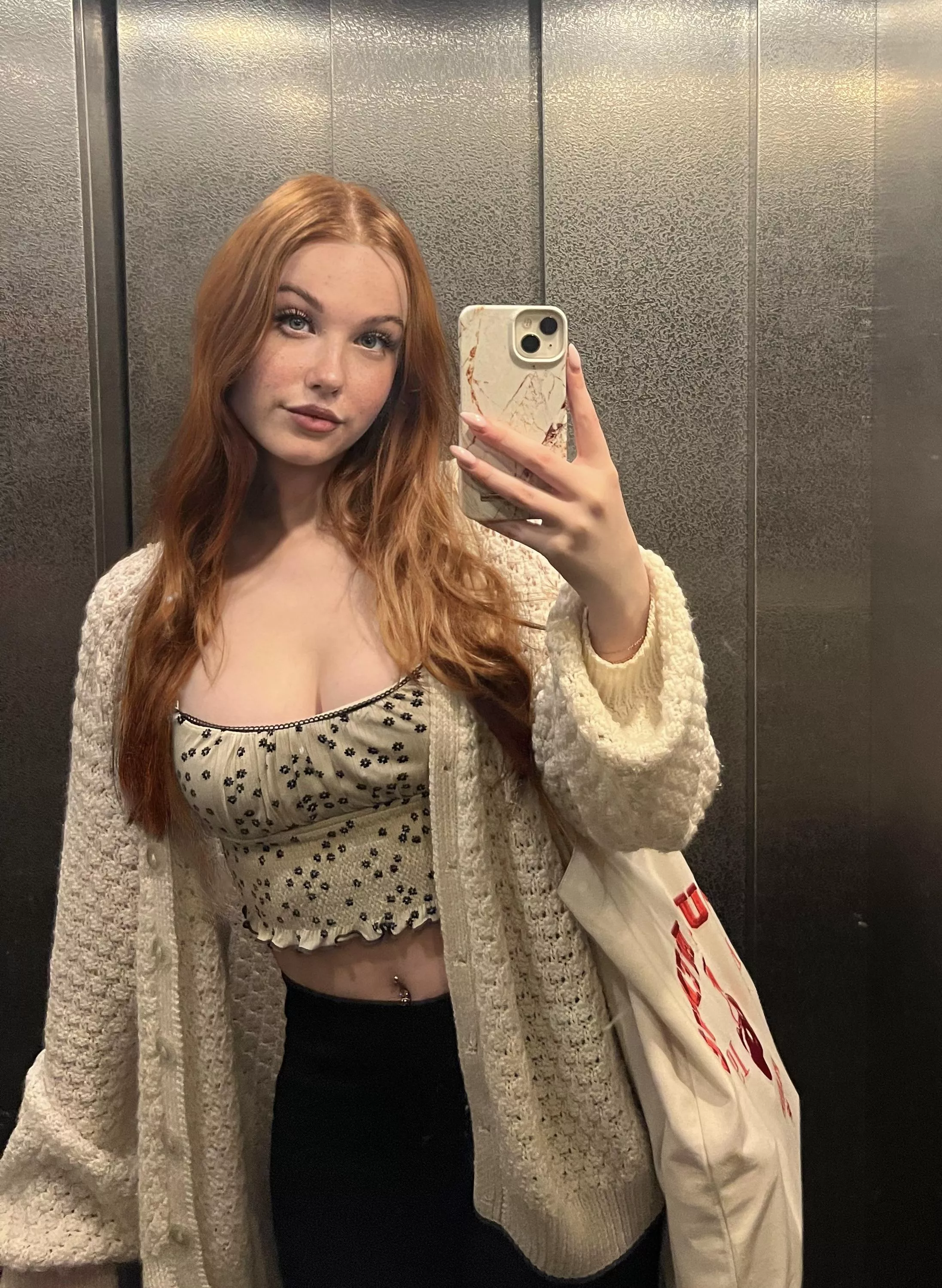 My daily crop top for uni ^^ posted by cutelittlelina