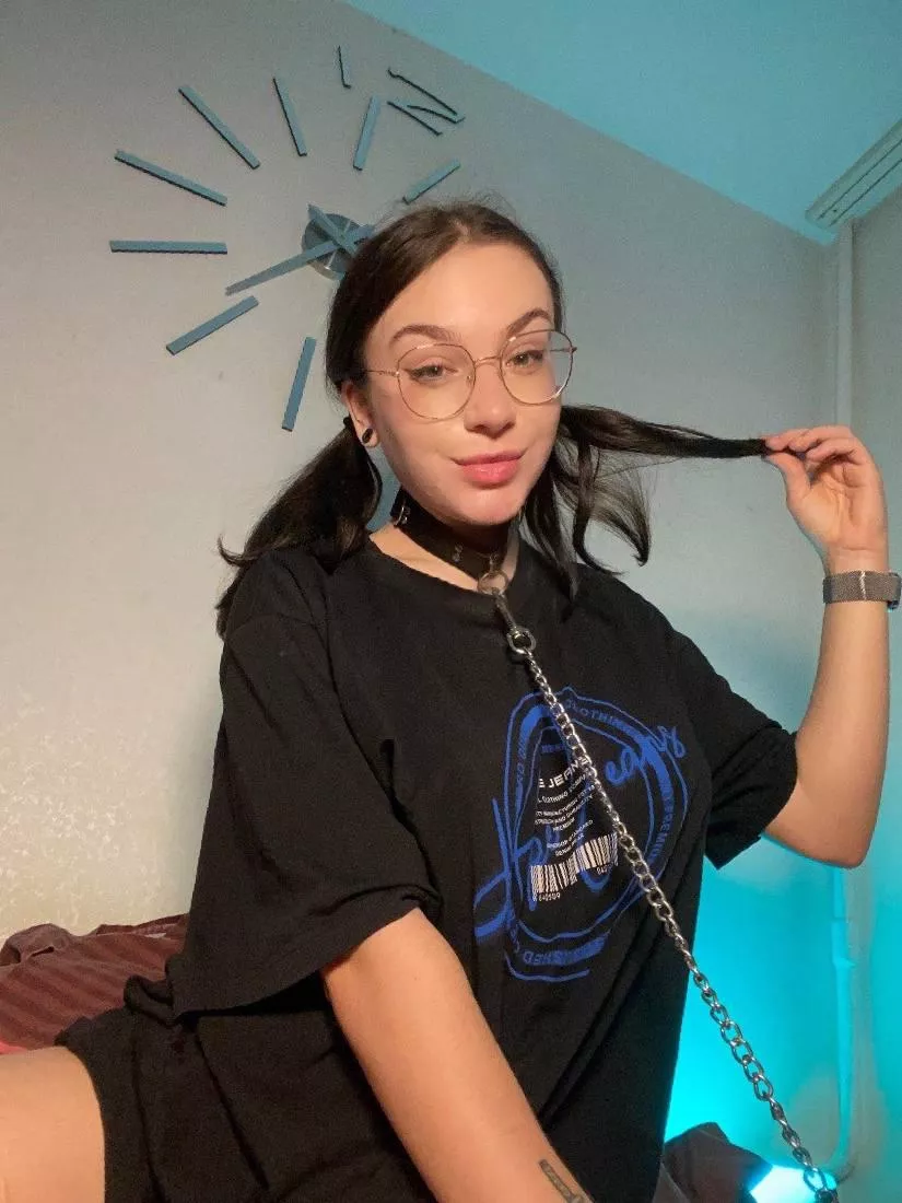 Put me on a leash and I'm yours[F] posted by celty_sturluson_d