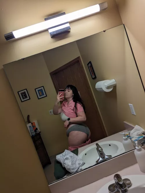 Serving ass at the vet clinic by DelilahTheBaker