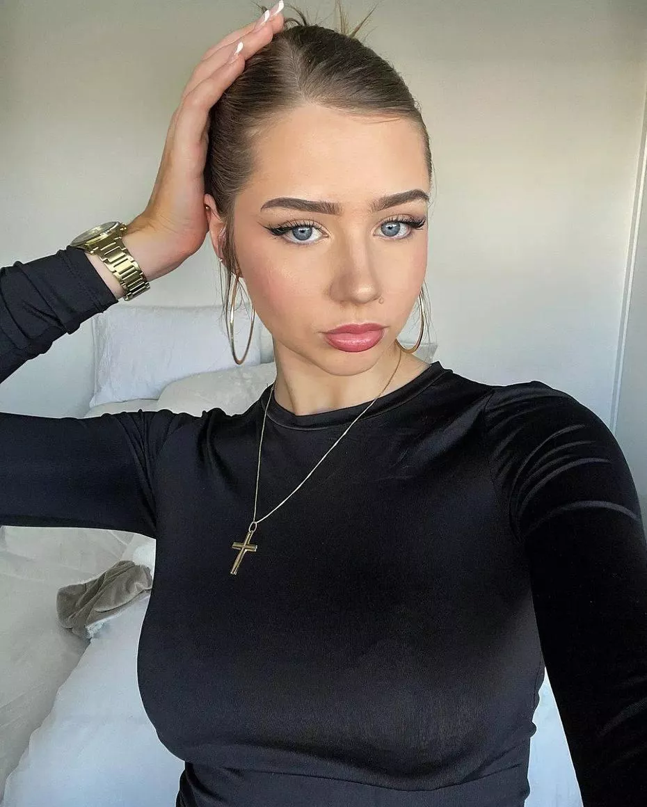 Skyla jay  posted by Accomplished_Fix3613