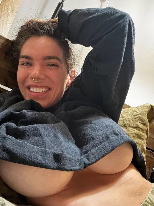 Spend the day in bed with me?? by LizbethEden