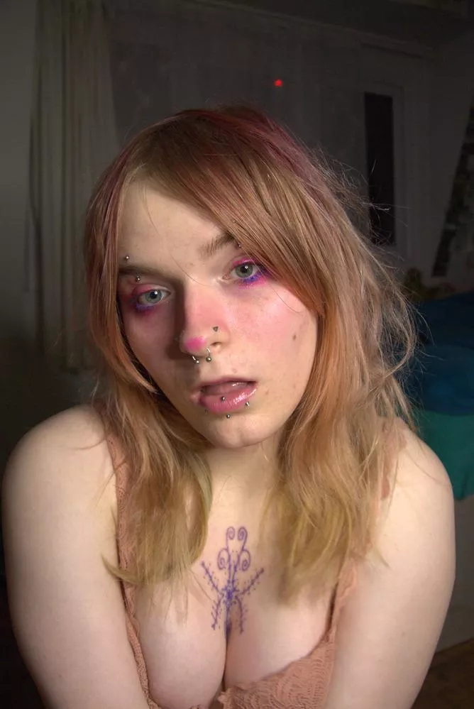 What do you call a girl who wants to get filled on the first date 💦 posted by misowox