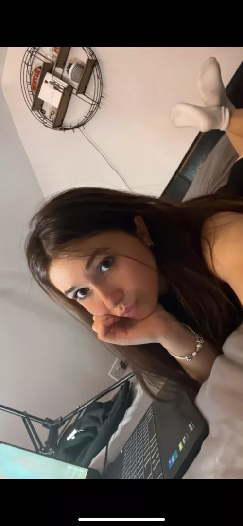 Would you be able to resist me on our first date? by avaabloomGF