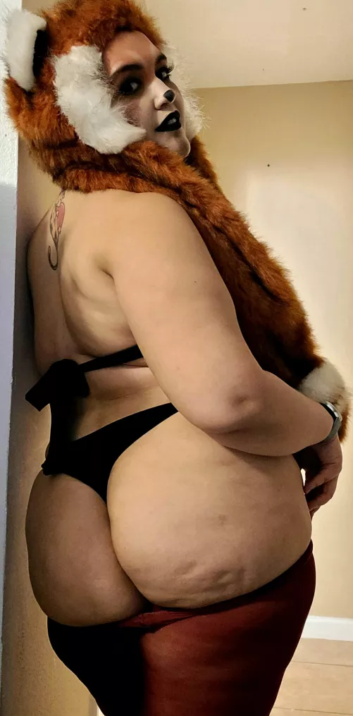 A super sexy red panda by nevermakeawish