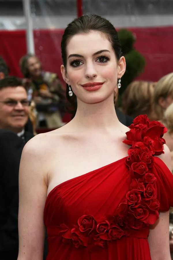 Anne Hathaway  posted by ControlCAD