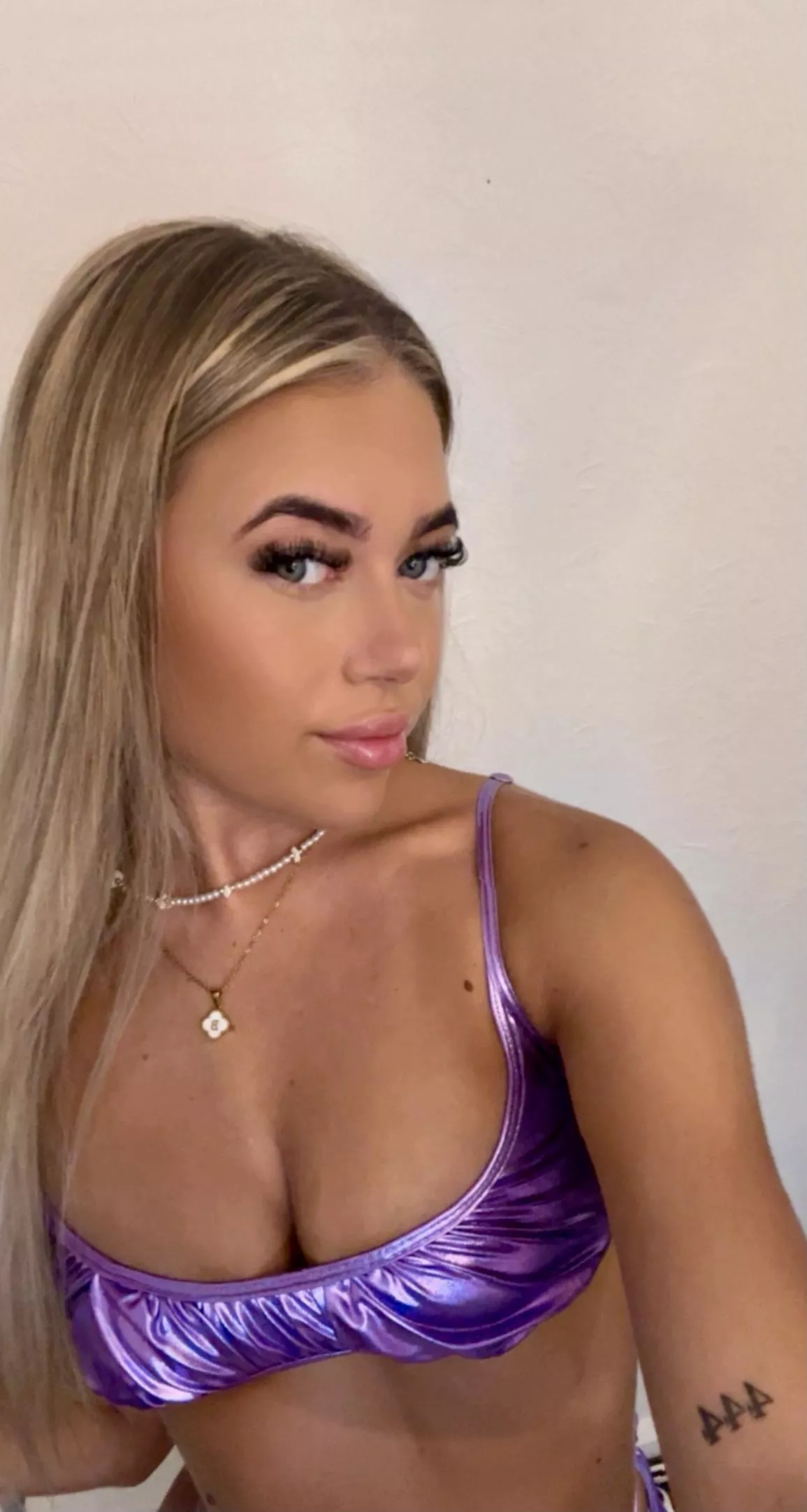 another selfie from ur blondie trophy! posted by cherries_rain