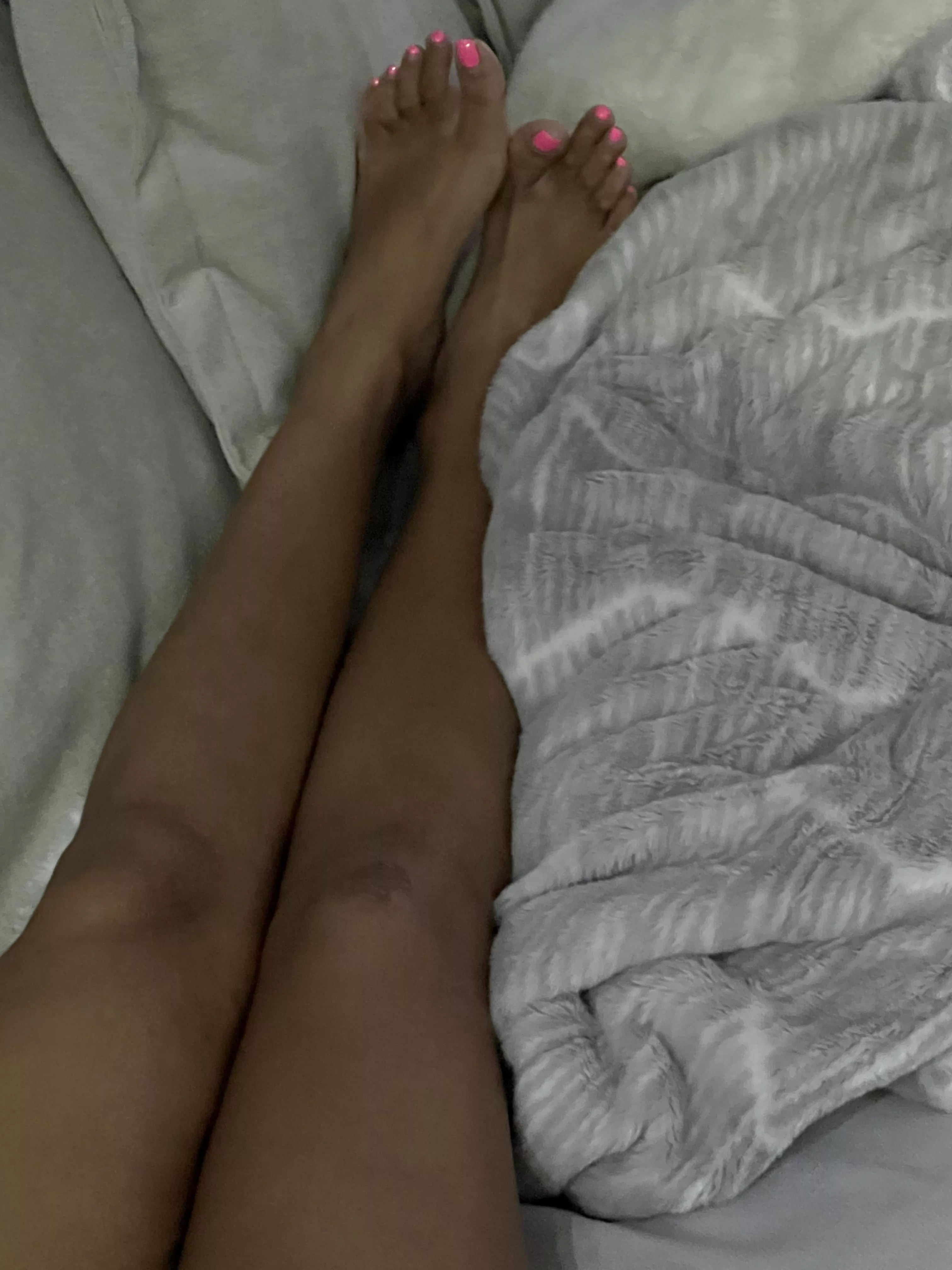 Do you like my toes? (F) posted by naeomip